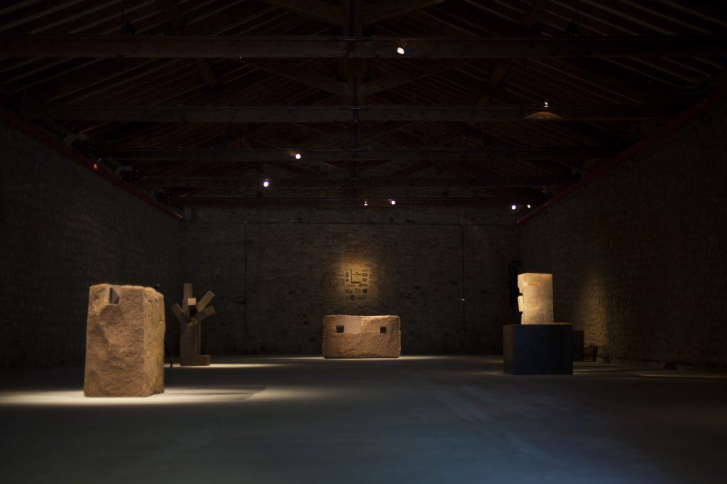 Exposición Chillida en CVNE